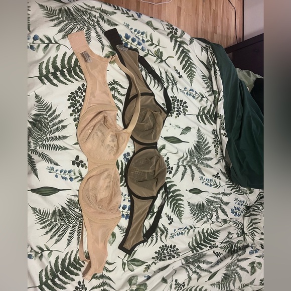 Two Wacoal Visual Effects Minimizer Bras - Picture 6 of 7